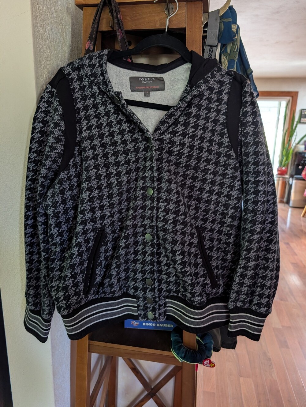 torrid Black & Gray Houndstooth Snap Hoodie size 1 Bomber Style